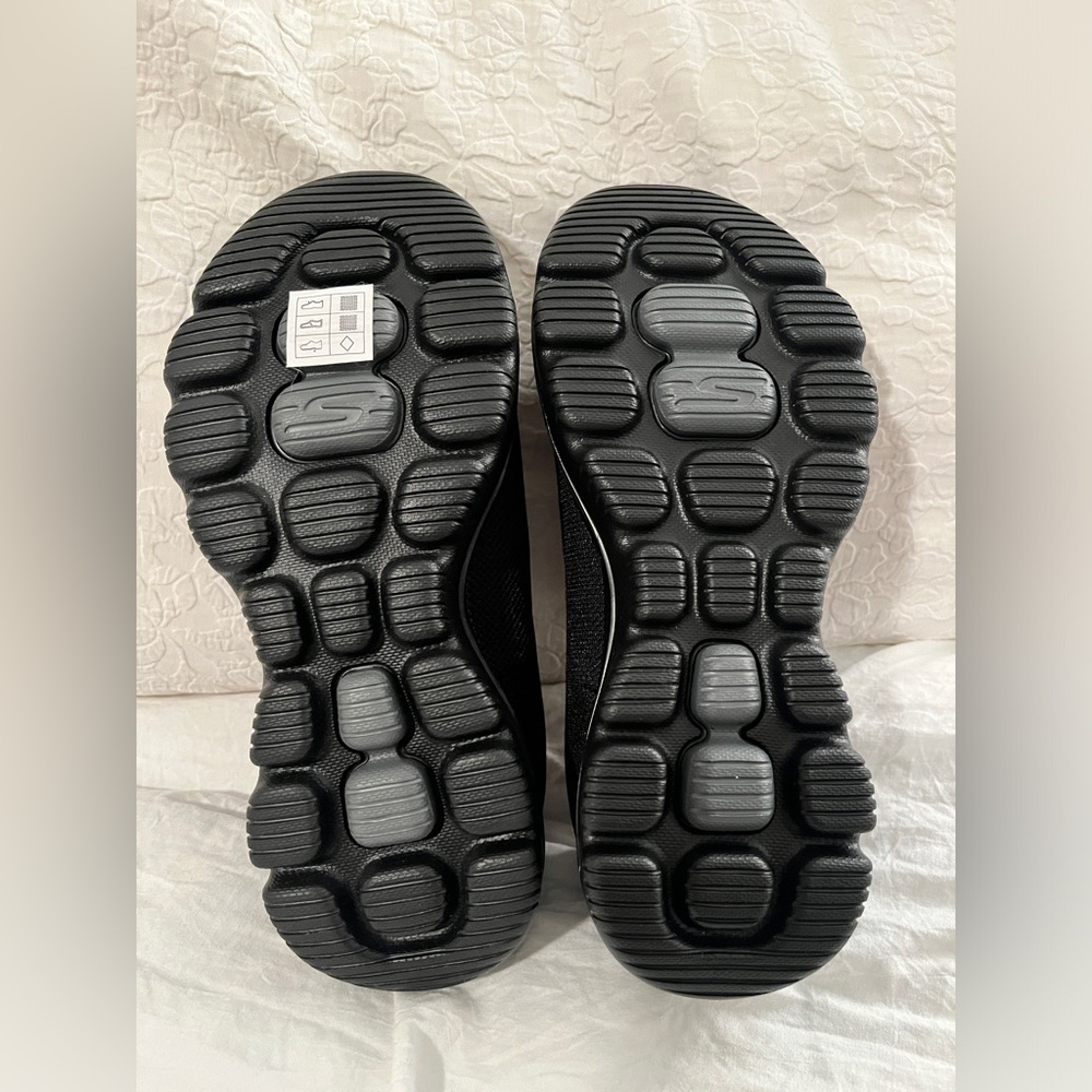 NWT Skechers Ultra Go GoWalk air-cooled Goga Mat women’s sneakers Black size 7 - Picture 5 of 9
